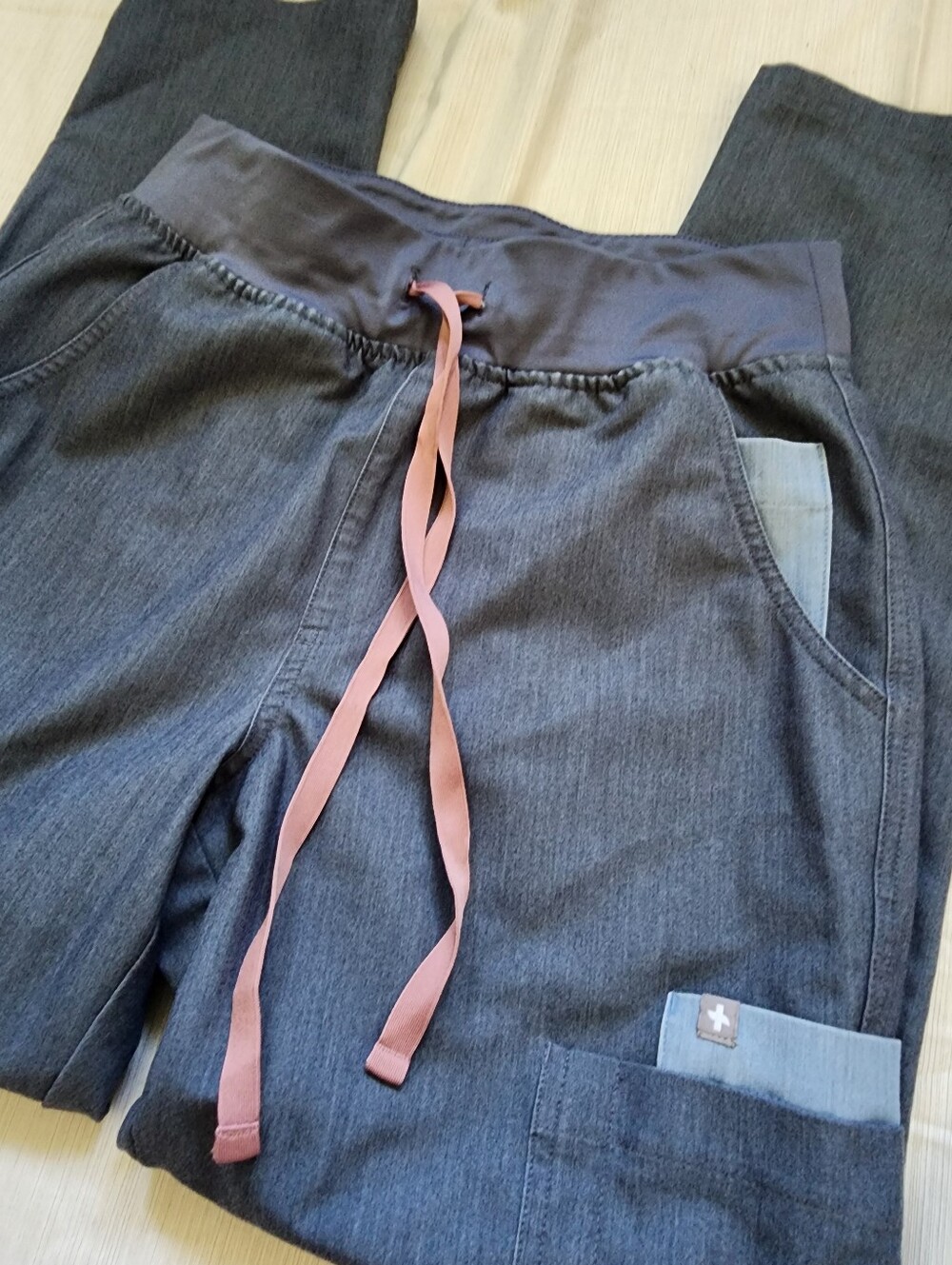 FIGS Yola Straight Leg Cargo Scrub Pants Heather Denim Gray Pink Drawstring S